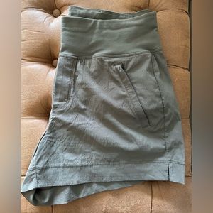 Athleta Trekkie North Short